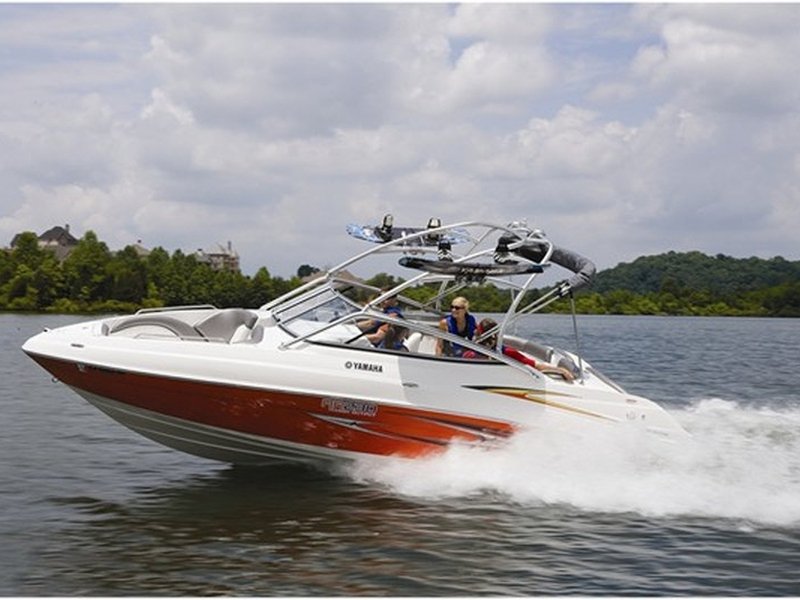 Jízda motorovým člunem Yamaha AR230 Praha