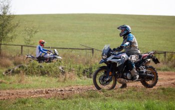 Motorky na enduro trati