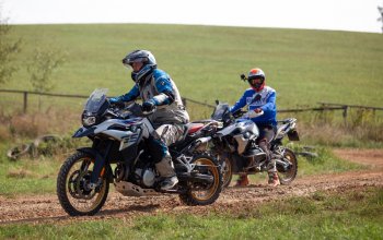 Motorky na enduro trati