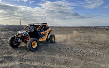 Spolujízda v buggy CAN-AM Maverick X Praha