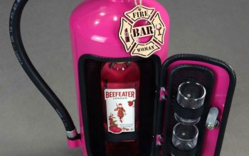 Hasicí bar s láhví alkoholu: Růžový