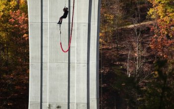 Bungee jumping z nejvyššího mostu ČR