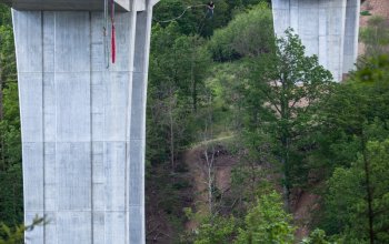 Bungee jumping z nejvyššího mostu ČR