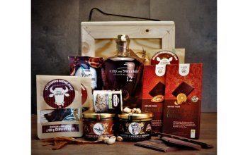 Dárková bedna s páčidlem pro muže s rumem Kirk and Sweeney Celá ČR