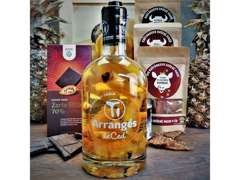 Dárková bedna s páčidlem pro muže s rumem Ti Arrangés de Ced' Ananas Victoria Celá ČR