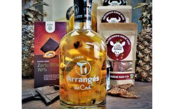 Dárková bedna s páčidlem pro muže s rumem Ti Arrangés de Ced' Ananas Victoria Celá ČR