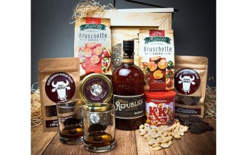 Dárková bedna s páčidlem pro muže s rumem Božkov Republica Exclusive Celá ČR