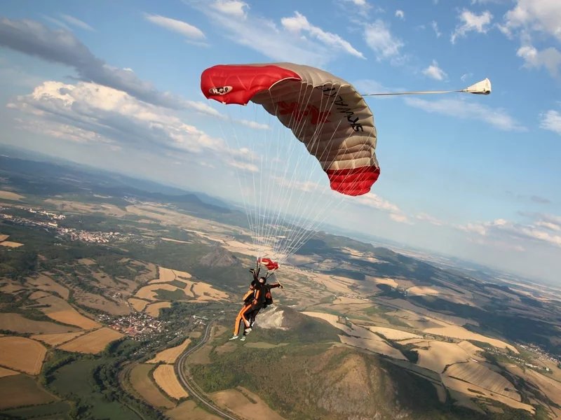 Tandemový seskok padákem