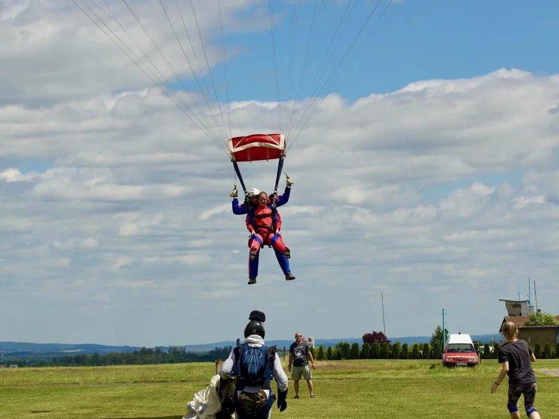 Tandemový seskok padákem