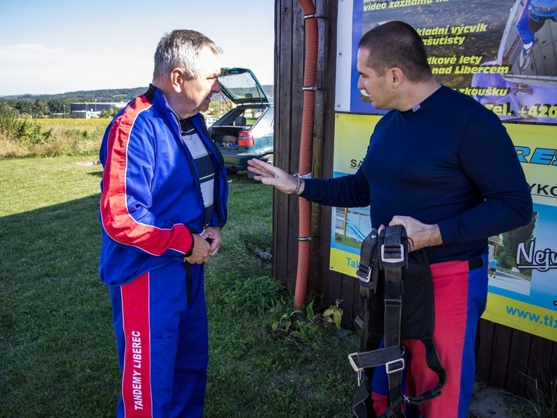 Tandemový seskok padákem