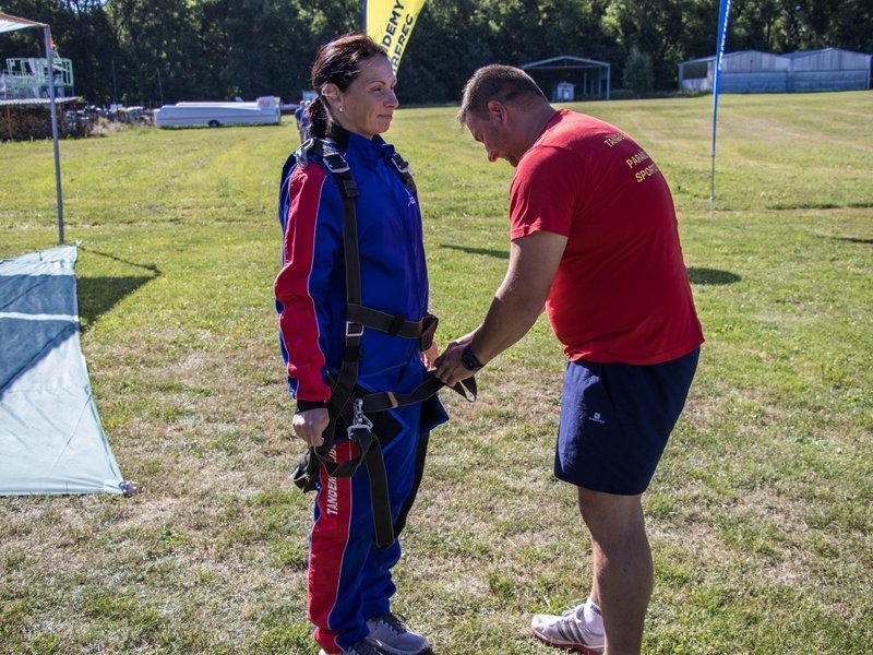 Tandemový seskok padákem