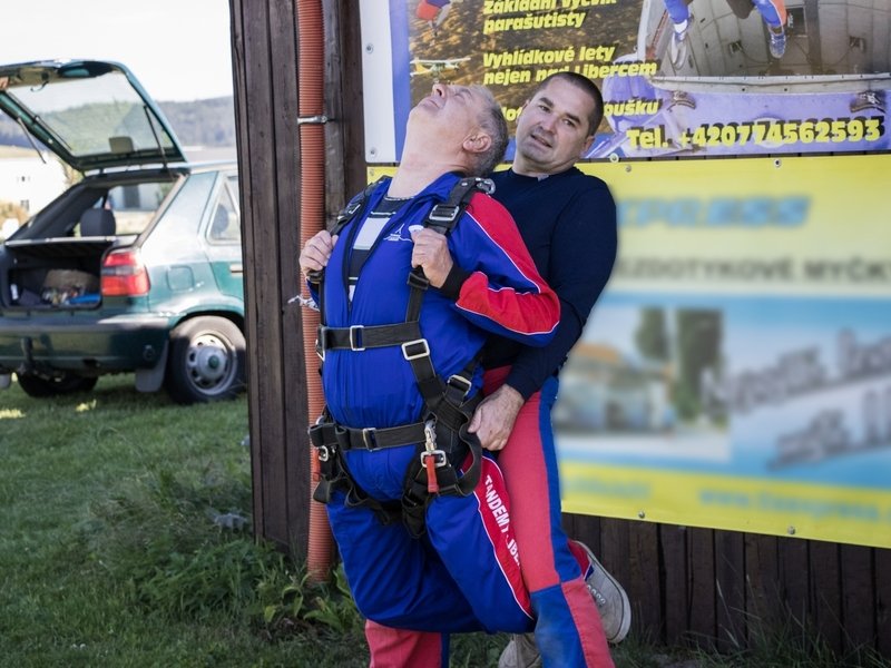 Tandemový seskok padákem