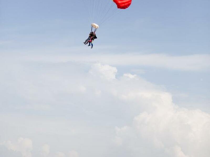 Tandemový seskok padákem