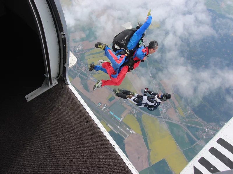 Tandemový seskok padákem