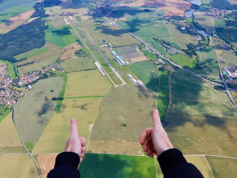 Tandemový seskok padákem