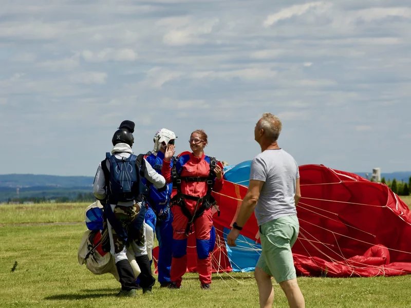 Tandemový seskok padákem
