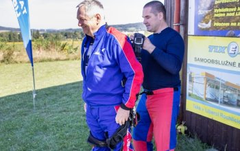 Tandemový seskok padákem