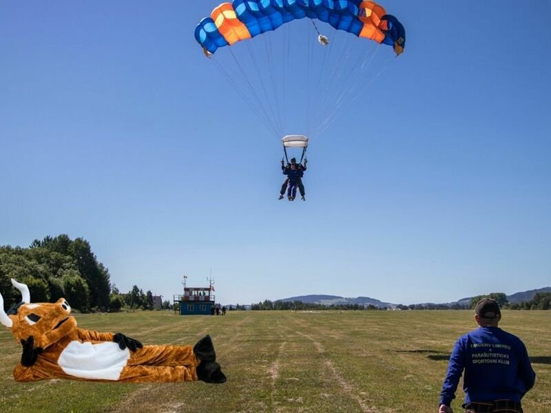 Tandemový seskok padákem