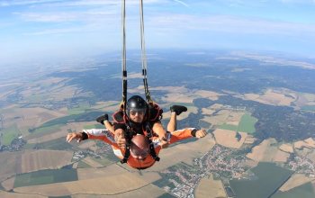 Tandemový seskok padákem