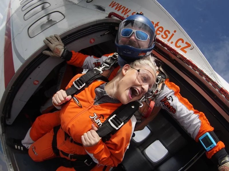 Tandemový seskok padákem