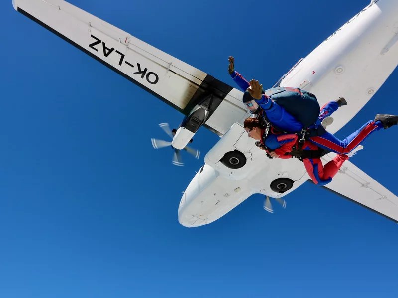 Tandemový seskok padákem