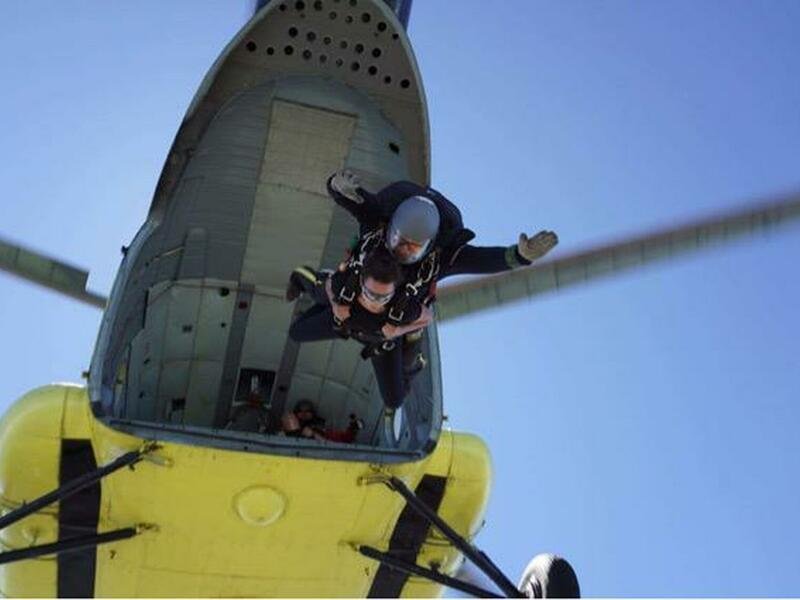 Tandemový seskok padákem