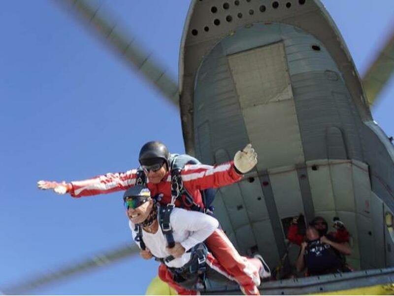 Tandemový seskok padákem