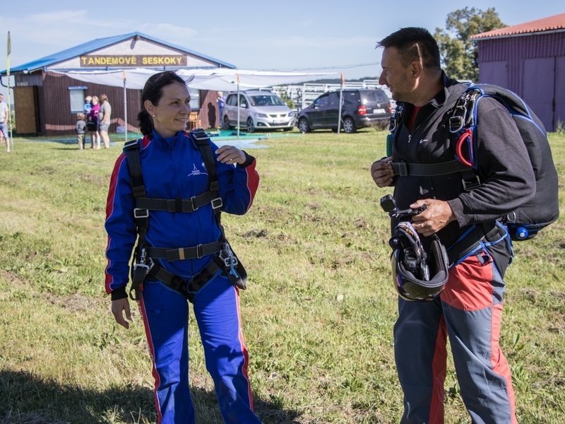 Tandemový seskok padákem