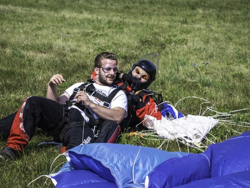 Tandemový seskok padákem