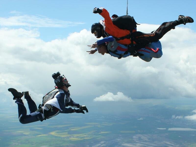 Tandemový seskok padákem