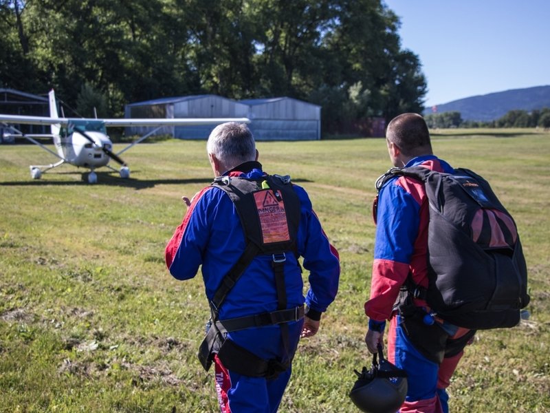 Tandemový seskok padákem