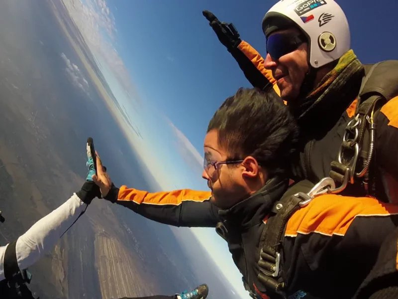 Tandemový seskok padákem