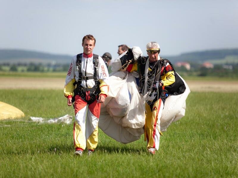 Tandemový seskok padákem