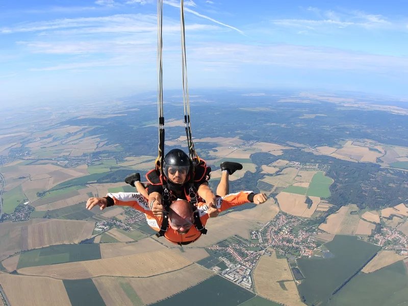 Tandemový seskok padákem