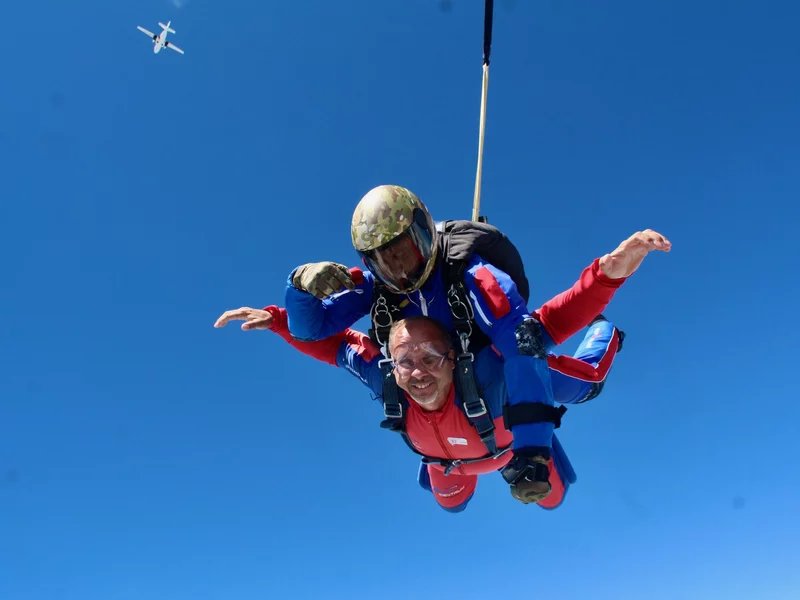 Tandemový seskok padákem