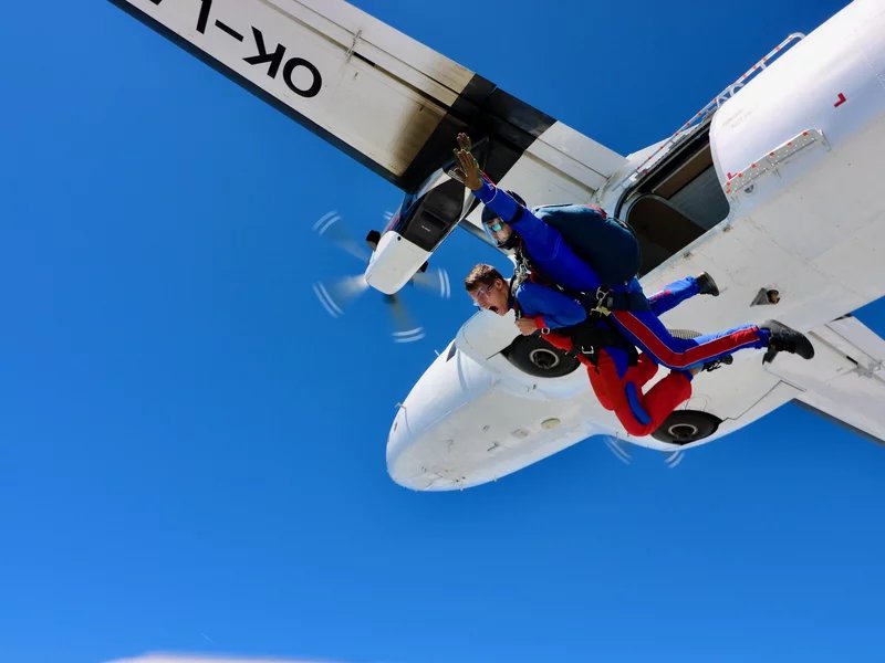 Tandemový seskok padákem