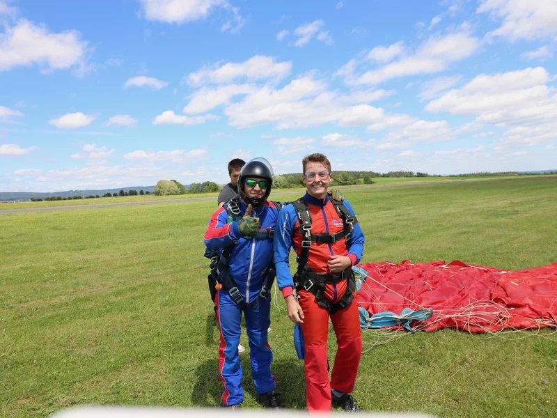 Tandemový seskok padákem