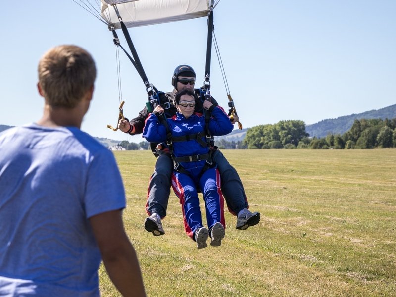 Tandemový seskok padákem