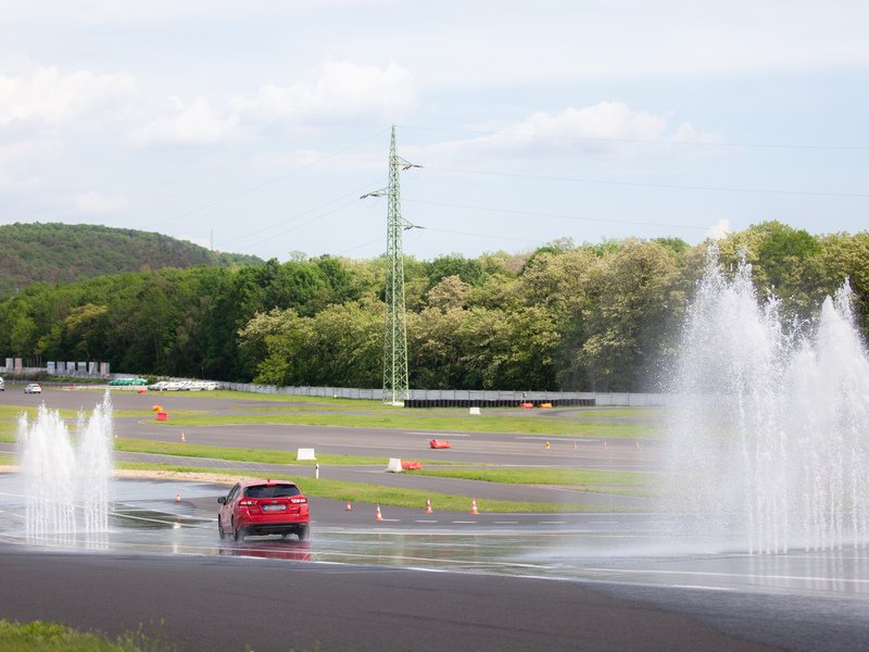 Zábavný kurz bezpečné jízdy
