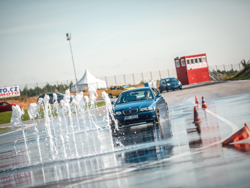 Zábavný kurz bezpečné jízdy