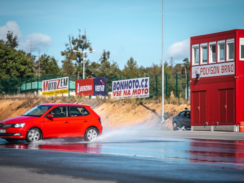 Zábavný kurz bezpečné jízdy