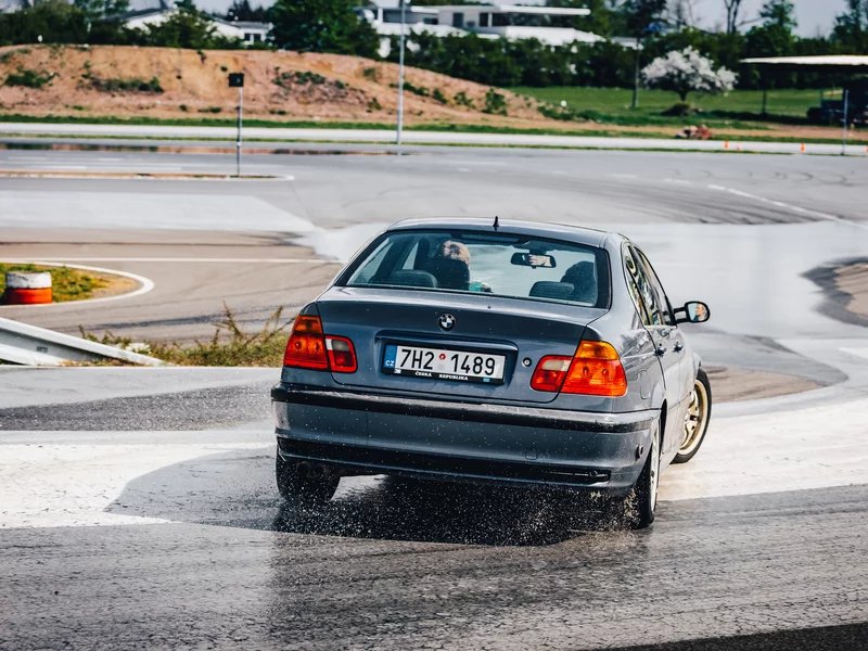 Zábavný kurz bezpečné jízdy