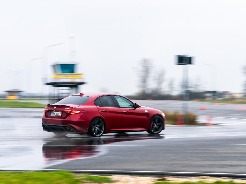 Zábavný kurz bezpečné jízdy