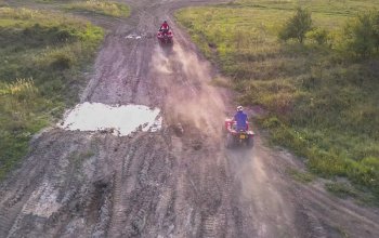 Jízda v terénu na ATV čtyřkolce