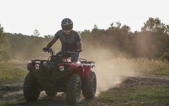 Jízda v terénu na ATV čtyřkolce