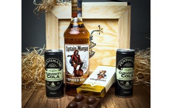 Dárková bedna s páčidlem pro muže s rumem Captain Morgan Original Spiced Gold Celá ČR