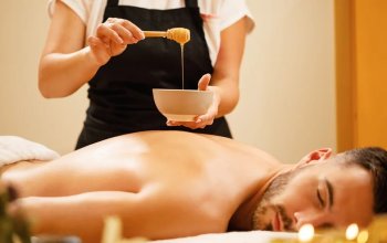 Medová detoxikační masáž Praha
