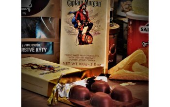 Dárková bedna s páčidlem pro muže s rumem Captain Morgan Celá ČR