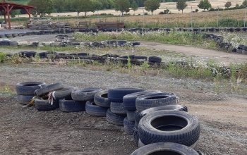 Jízda na čtyřkolce ATV na specializované trati (i…