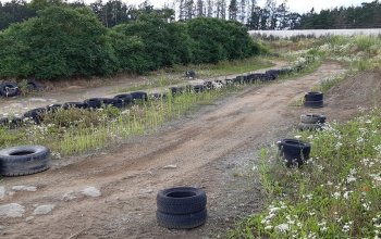 Jízda na čtyřkolce ATV na specializované trati (i…